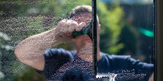 Lavage des vitres d&rsquo;un restaurant à Molenbeek-st-Jean – Bruxelles